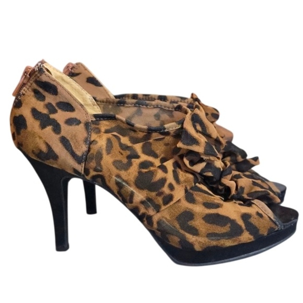 Elegant Leopard Print Ruffle Heels
